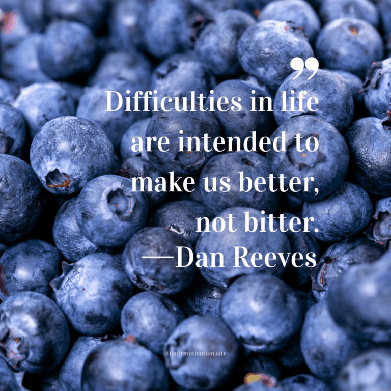 Close up of a pile of fresh blueberries.
